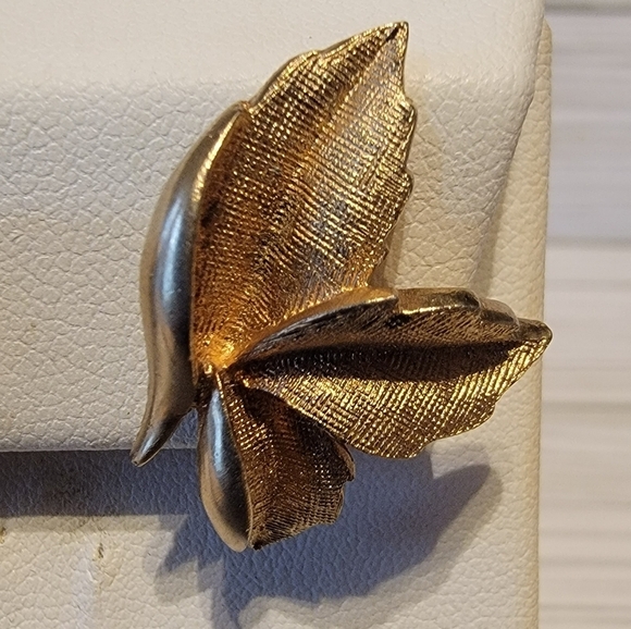 F3 Vintage Coro Gold-tone Clip-on Earrings - Picture 4 of 4